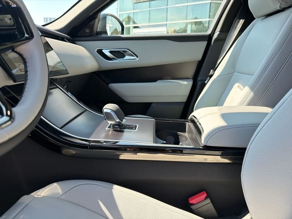 2026 Land Rover Range Rover Velar - Image 16 of 20