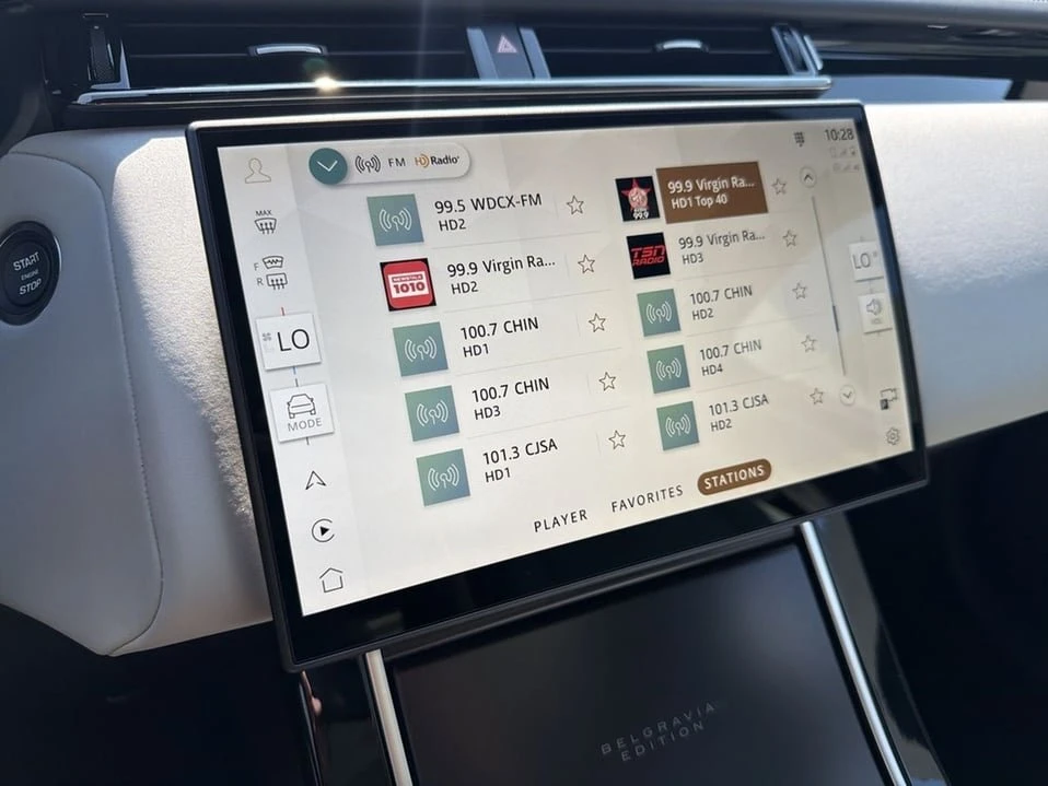 2026 Land Rover Range Rover Velar - Image 11 of 20