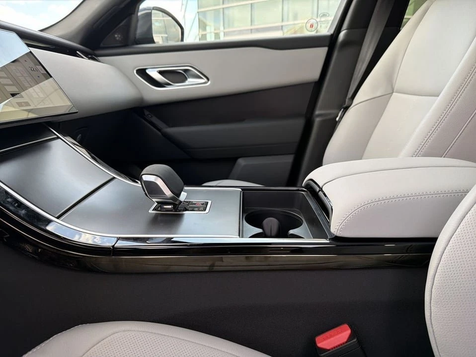 2026 Land Rover Range Rover Velar - Image 16 of 20