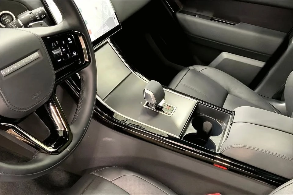 2026 Land Rover Range Rover Velar - Image 12 of 20