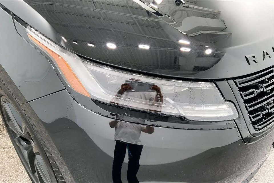 2026 Land Rover Range Rover Velar - Image 18 of 20