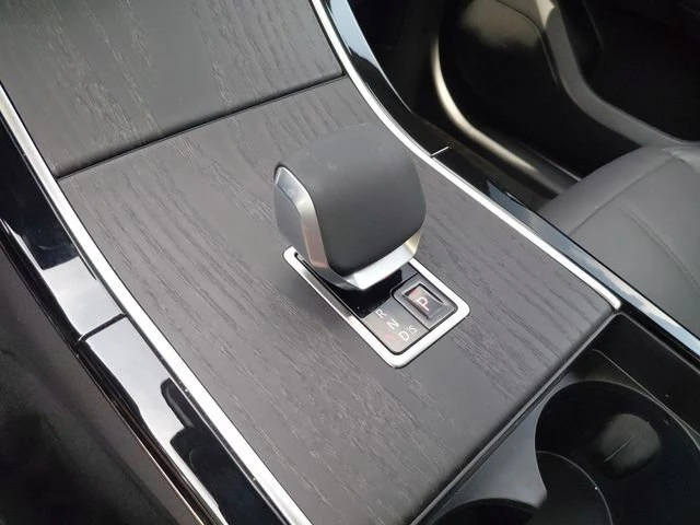 2026 Land Rover Range Rover Velar - Image 9 of 13