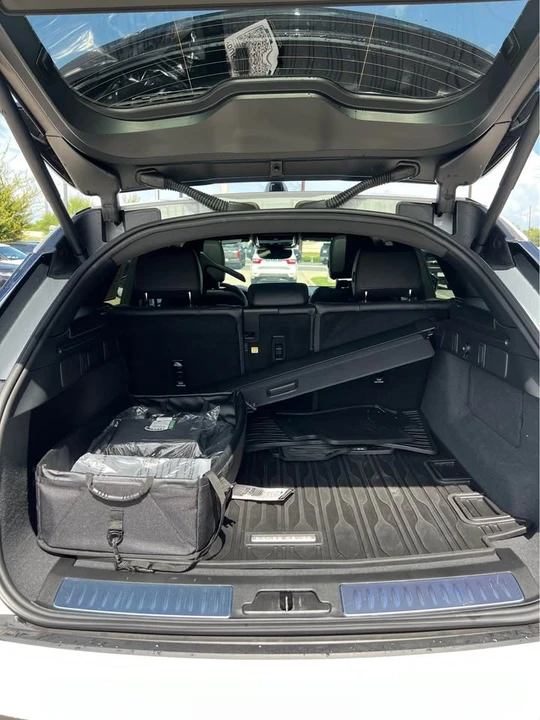 2026 Land Rover Range Rover Velar - Image 18 of 18