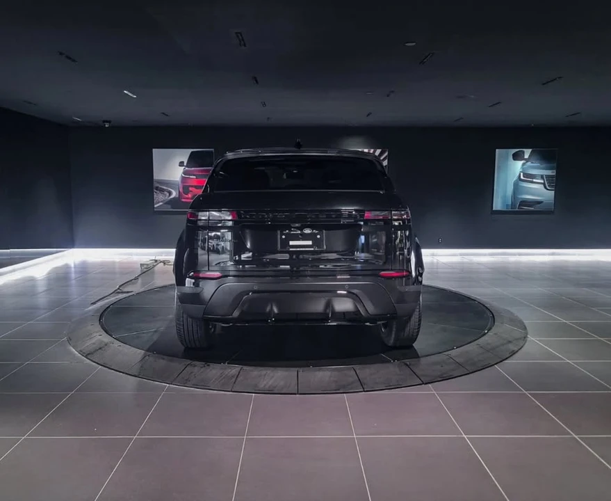 2026 Land Rover Range Rover Evoque 2nd Gen - Image 5 of 11