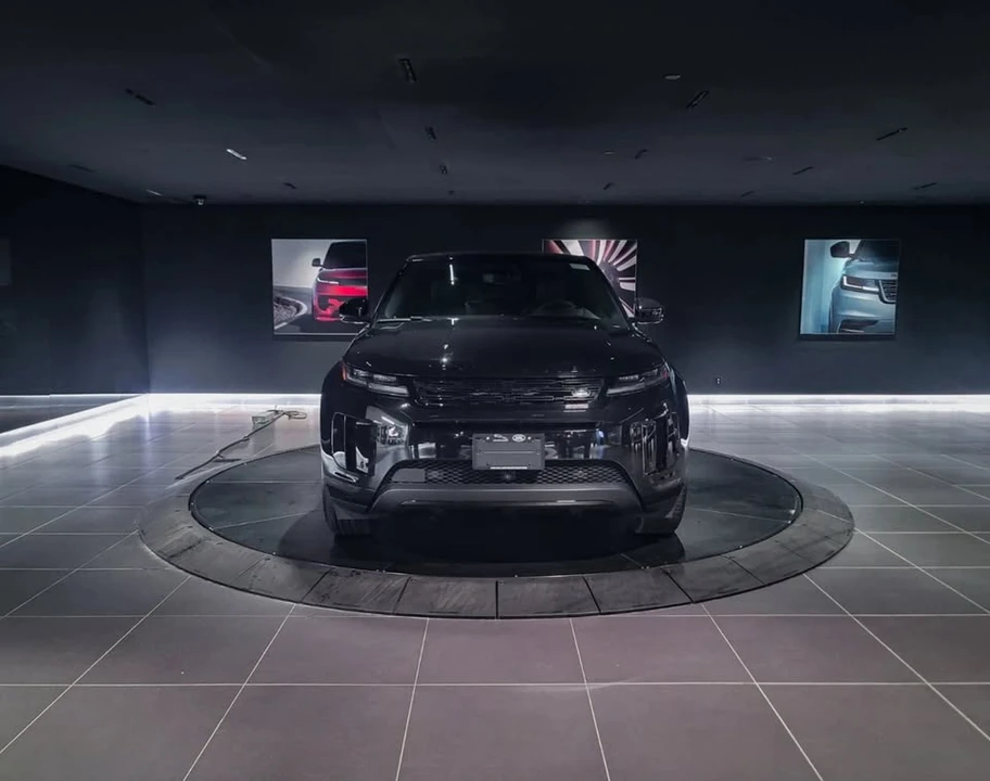 2026 Land Rover Range Rover Evoque 2nd Gen - Image 2 of 11