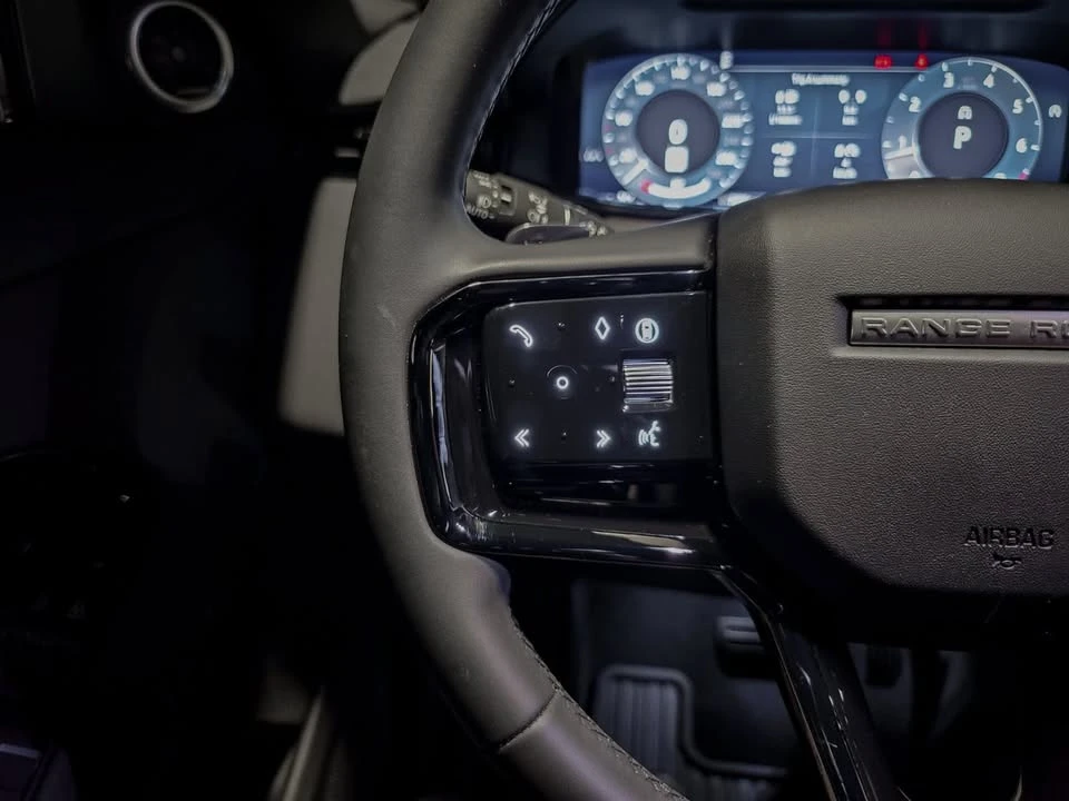 2026 Land Rover Range Rover Evoque 2nd Gen - Image 16 of 20