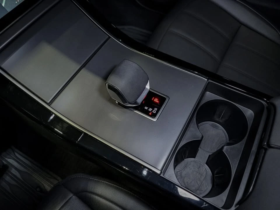2026 Land Rover Range Rover Evoque 2nd Gen - Image 17 of 20