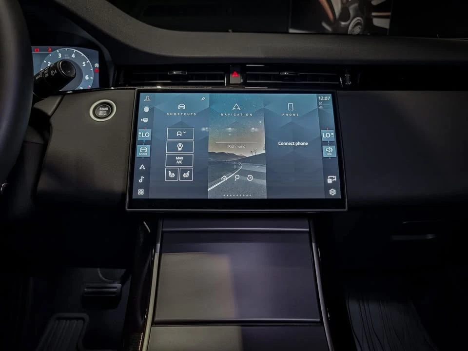 2026 Land Rover Range Rover Evoque 2nd Gen - Image 18 of 20