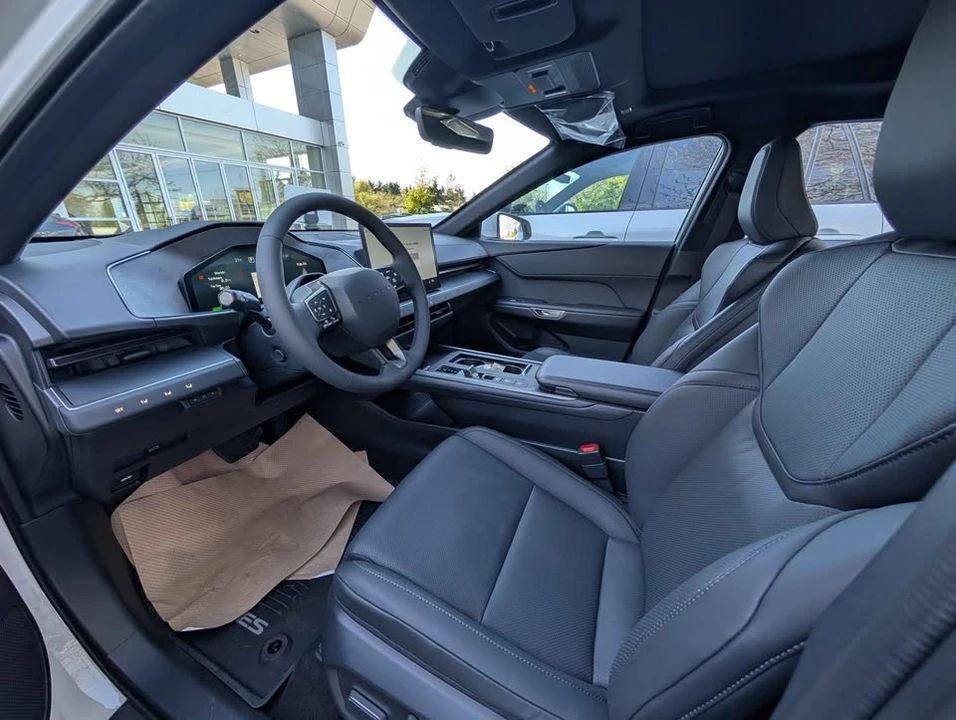 2026 Lexus ES 7th Gen - Image 3 of 9