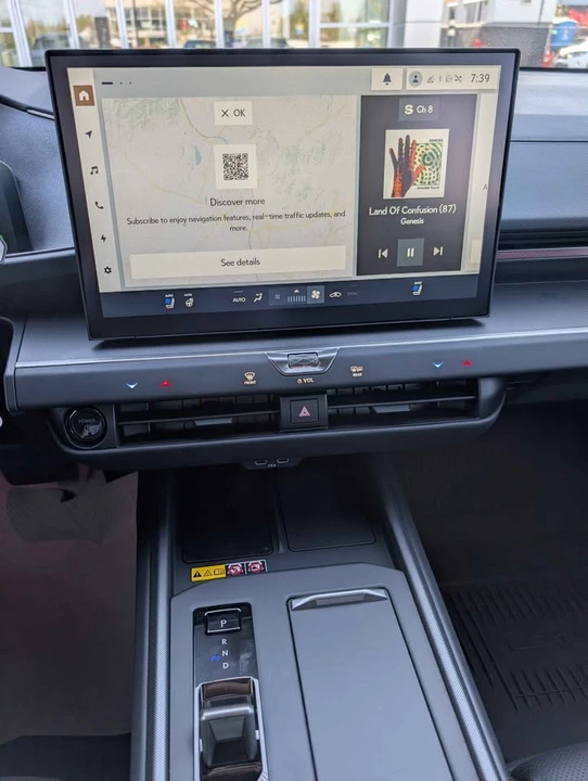 2026 Lexus ES 7th Gen - Image 7 of 9