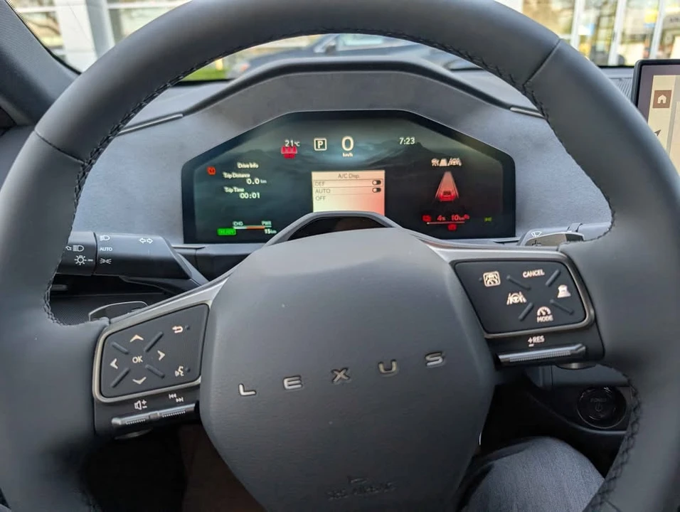 2026 Lexus ES 7th Gen - Image 5 of 9