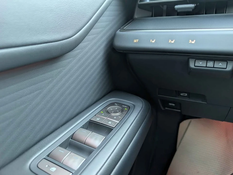2026 Lexus ES 7th Gen - Image 9 of 9