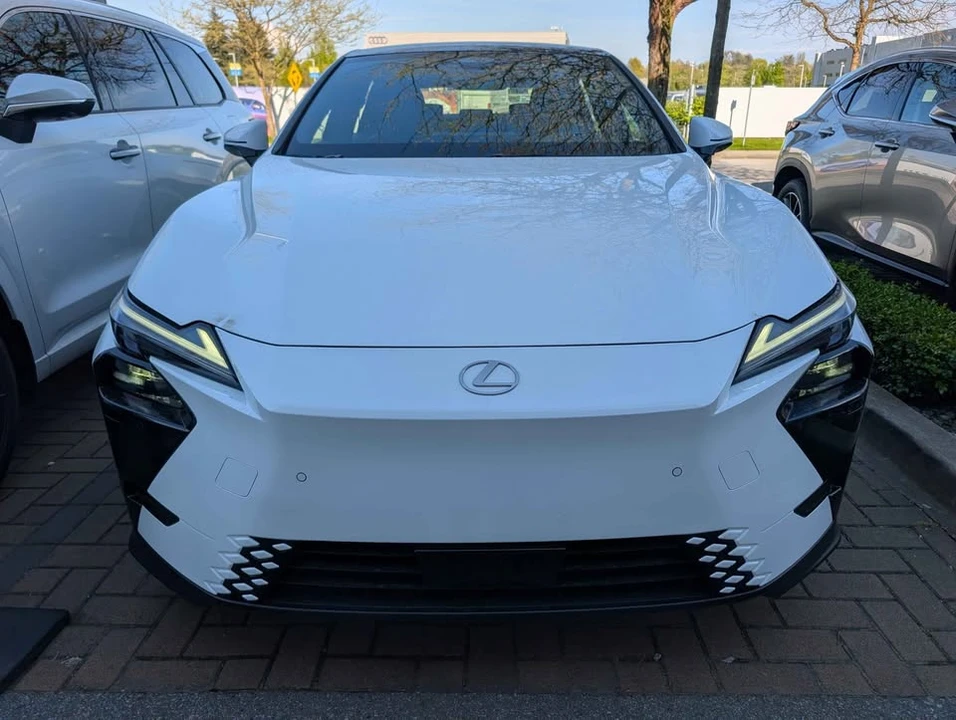 2026 Lexus ES 7th Gen - Image 2 of 9
