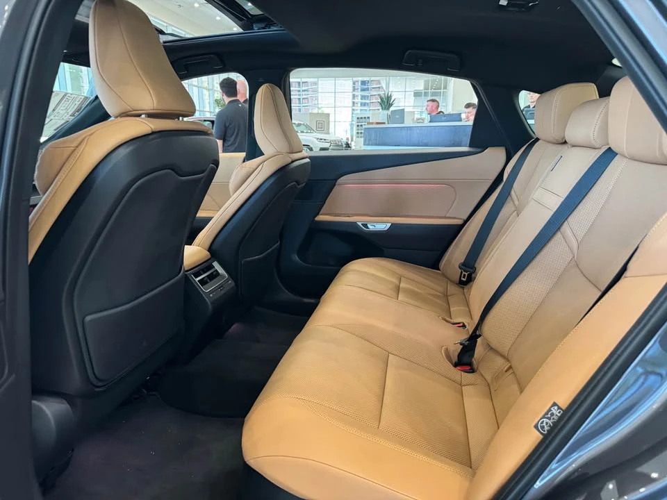 2026 Lexus ES 7th Gen - Image 7 of 8