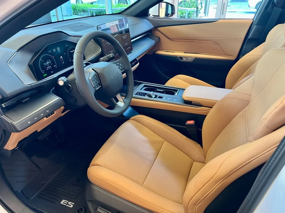 2026 Lexus ES 7th Gen - Image 9 of 17