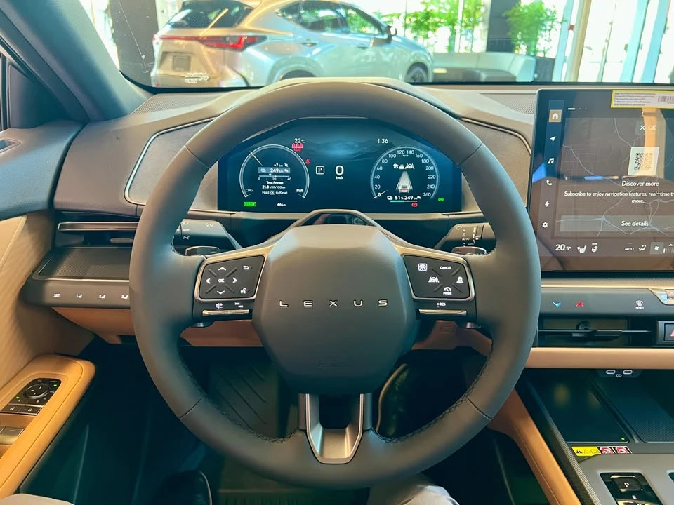 2026 Lexus ES 7th Gen - Image 14 of 17