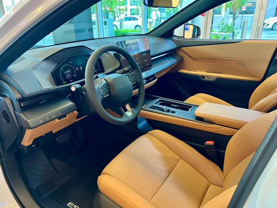 2026 Lexus ES 7th Gen - Image 8 of 17