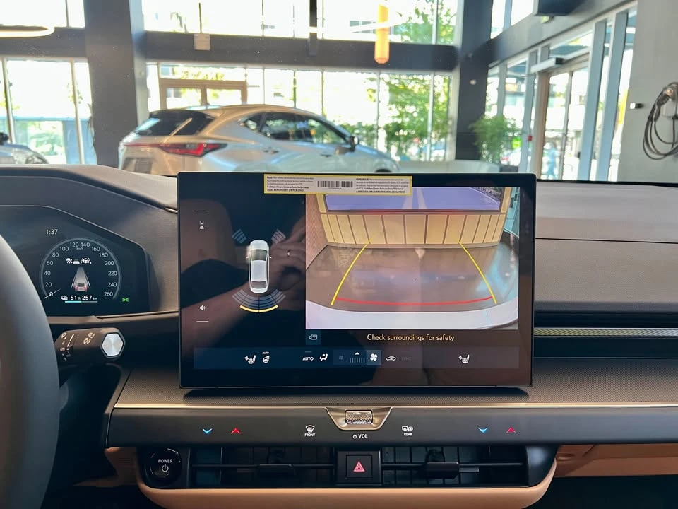 2026 Lexus ES 7th Gen - Image 16 of 17
