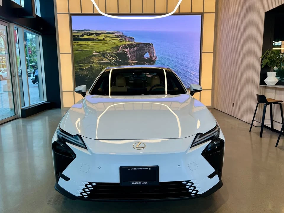 2026 Lexus ES 7th Gen - Image 3 of 17