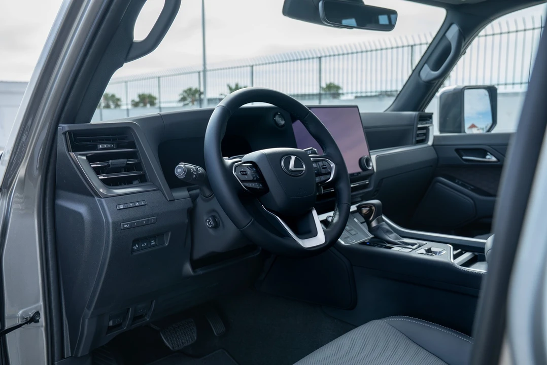 2026 Lexus GX 3rd Gen - Image 28 of 31