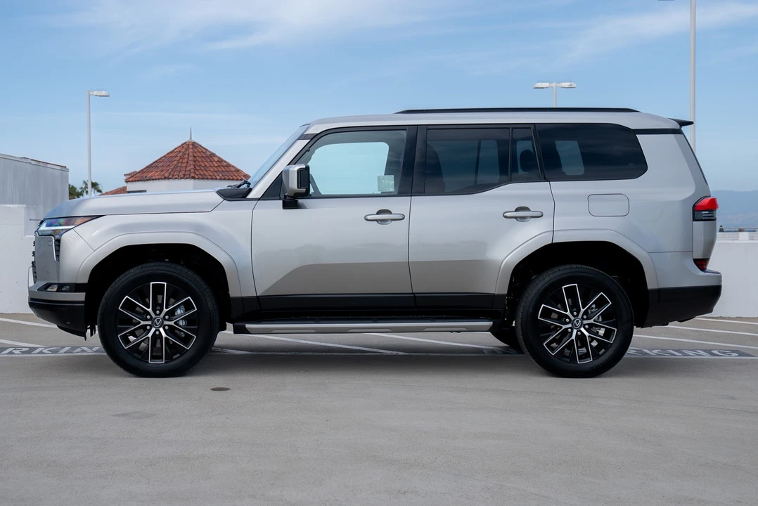 2026 Lexus GX 3rd Gen - Image 6 of 31