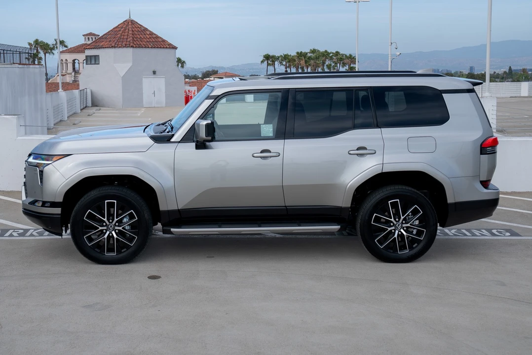 2026 Lexus GX 3rd Gen - Image 7 of 31