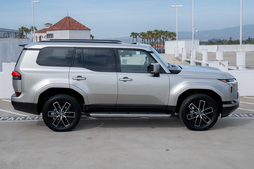 2026 Lexus GX 3rd Gen - Image 19 of 31