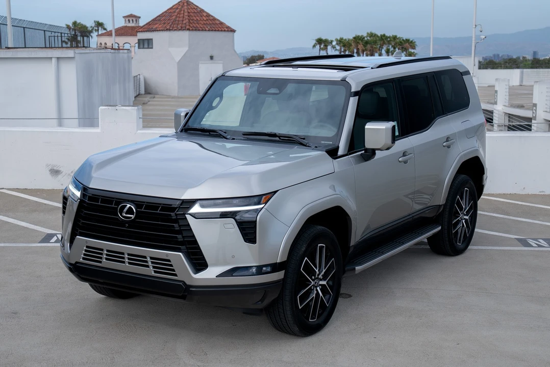 2026 Lexus GX 3rd Gen - Image 4 of 31