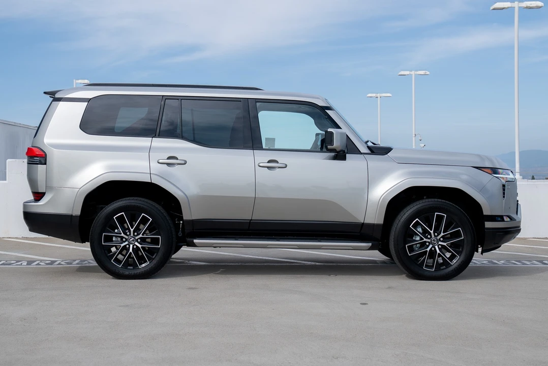 2026 Lexus GX 3rd Gen - Image 18 of 31