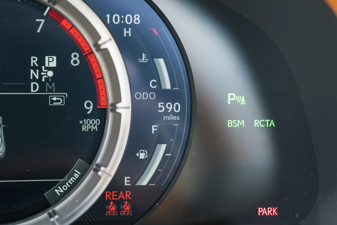 2026 Lexus LC - Image 29 of 31