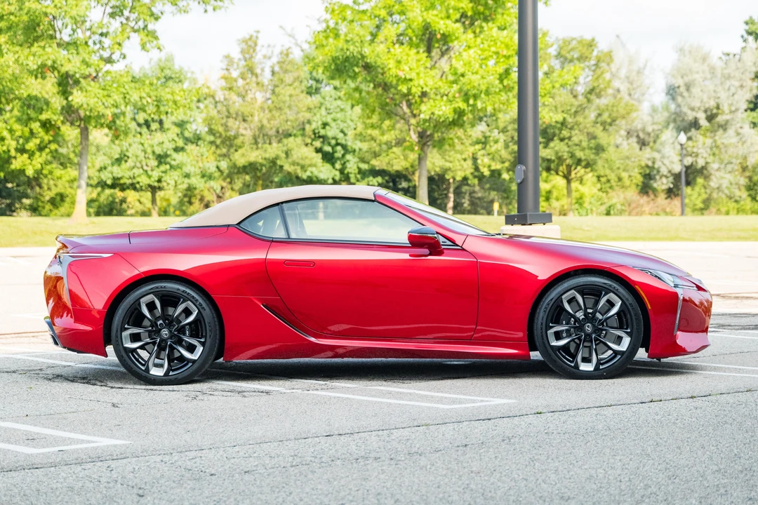 2026 Lexus LC - Image 15 of 31