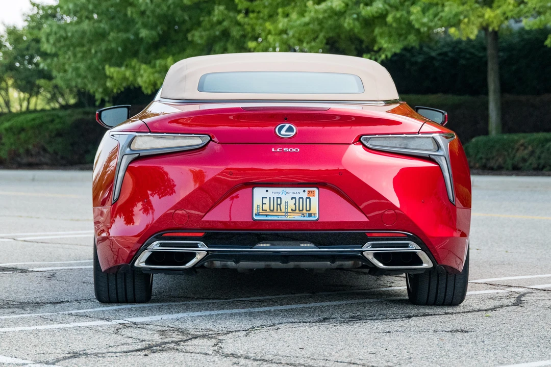 2026 Lexus LC - Image 14 of 31