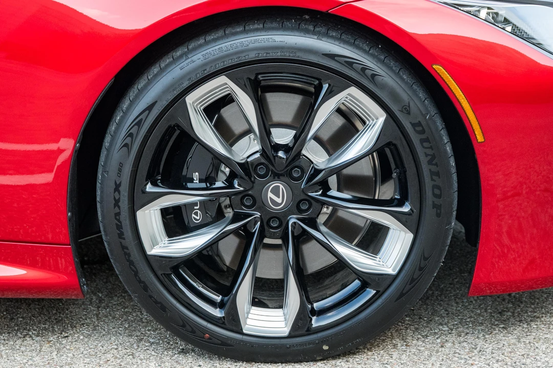 2026 Lexus LC - Image 26 of 31