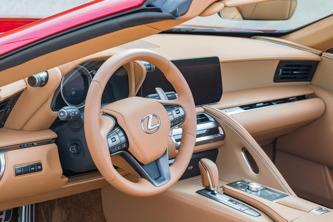 2026 Lexus LC - Image 27 of 31