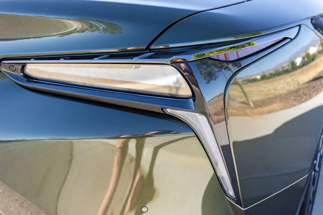 2026 Lexus LC - Image 27 of 31