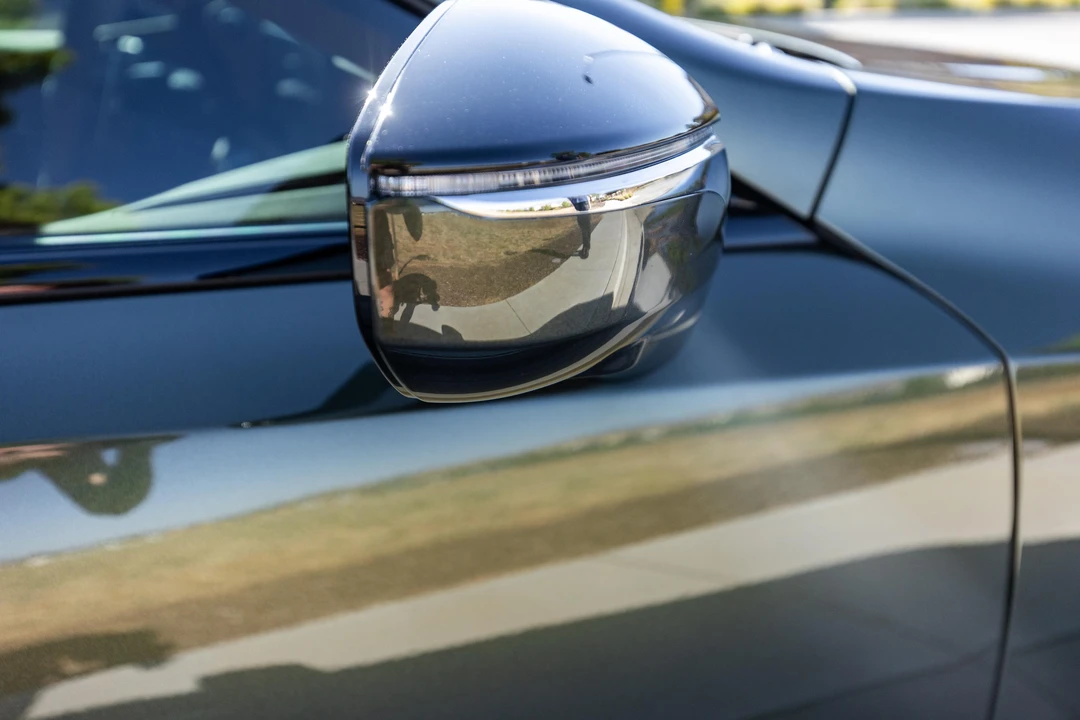 2026 Lexus LC - Image 28 of 31