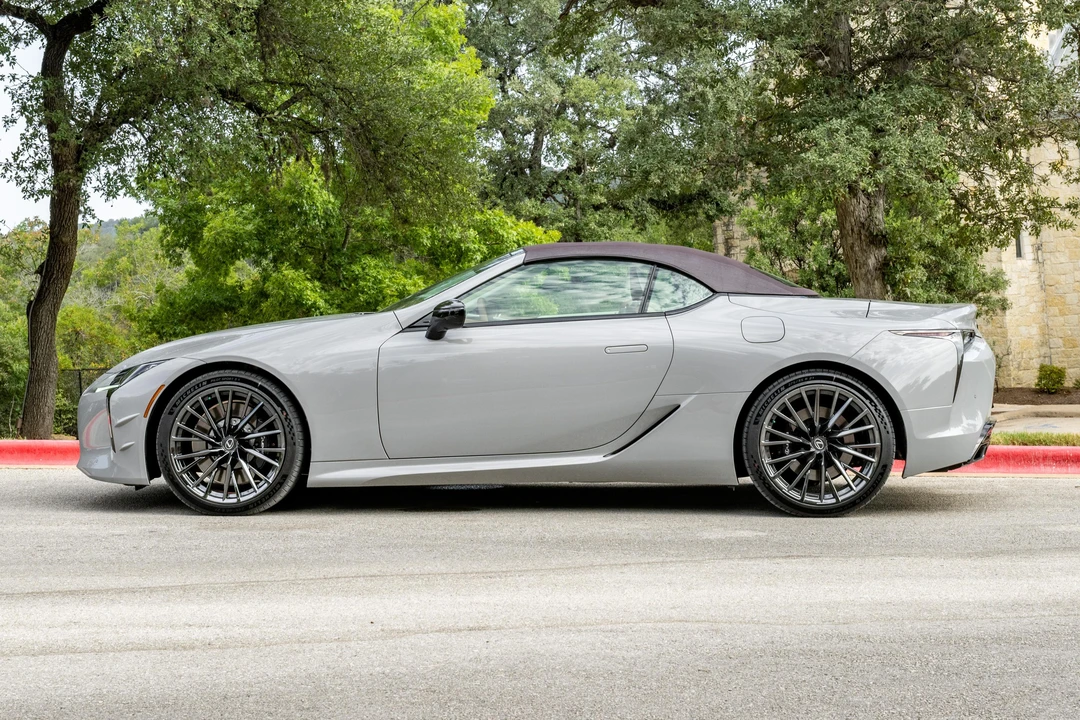 2026 Lexus LC - Image 16 of 31