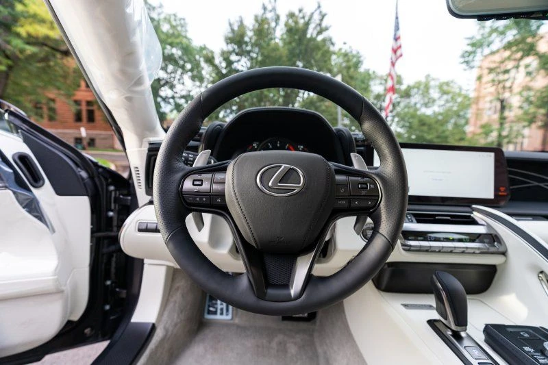 2026 Lexus LC - Image 12 of 31