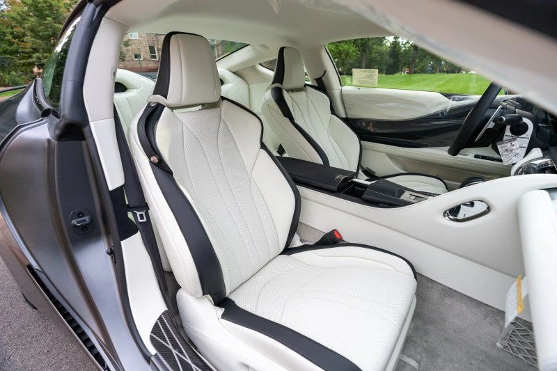 2026 Lexus LC - Image 27 of 31