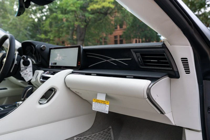 2026 Lexus LC - Image 29 of 31