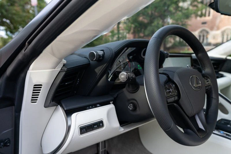 2026 Lexus LC - Image 22 of 31