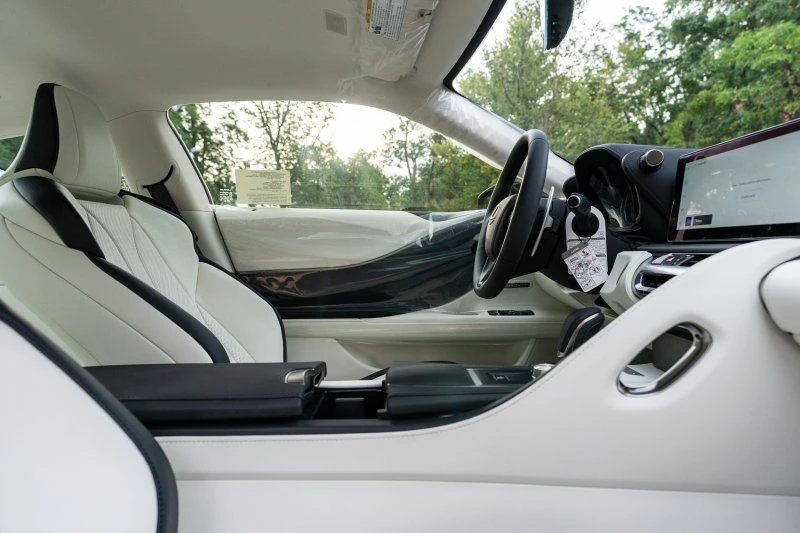 2026 Lexus LC - Image 30 of 31