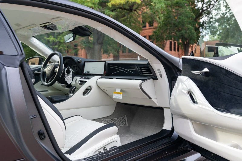 2026 Lexus LC - Image 25 of 31
