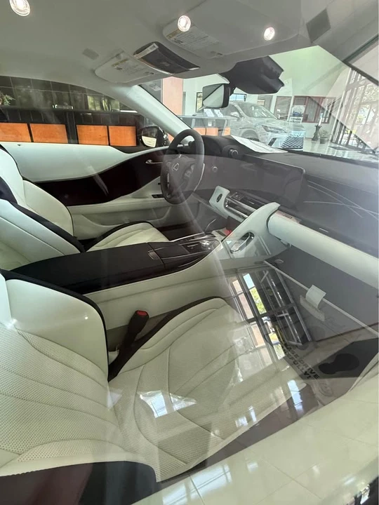 2026 Lexus LC - Image 7 of 8