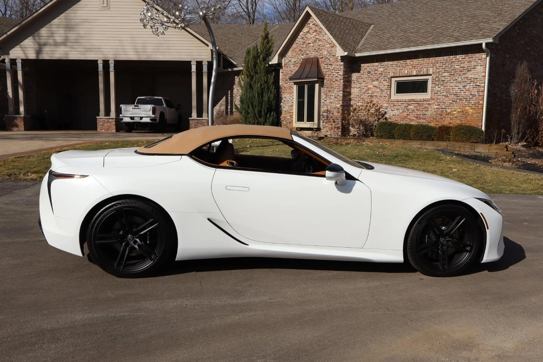 2026 Lexus LC - Image 23 of 31
