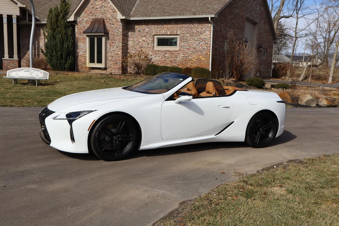 2026 Lexus LC - Image 18 of 31