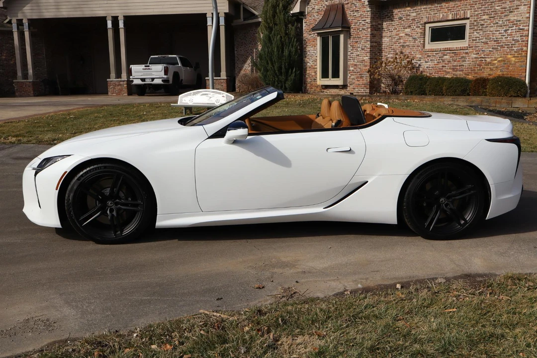 2026 Lexus LC - Image 16 of 31