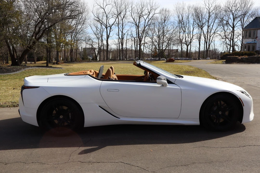 2026 Lexus LC - Image 9 of 31