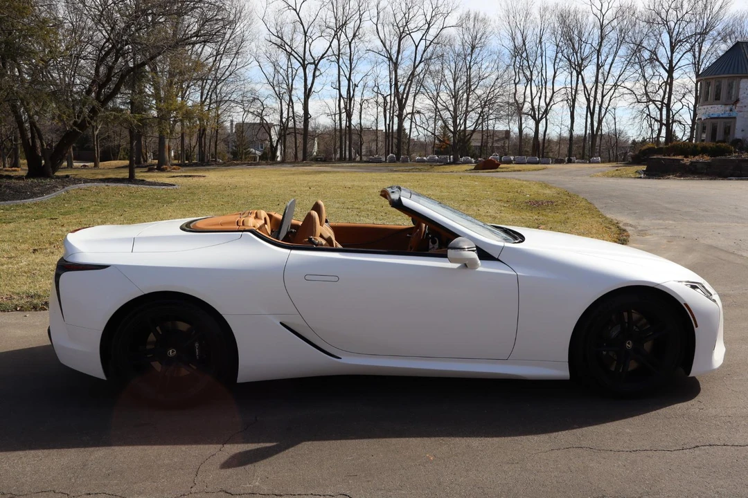 2026 Lexus LC - Image 10 of 31