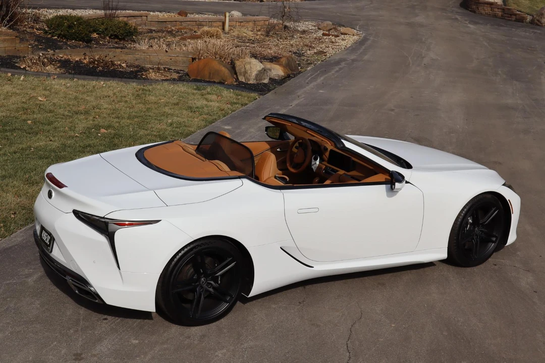 2026 Lexus LC - Image 11 of 31